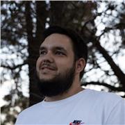 Laureato in fotografia offre lezioni di fotografia, digitale e analogica a persone di tutte le età